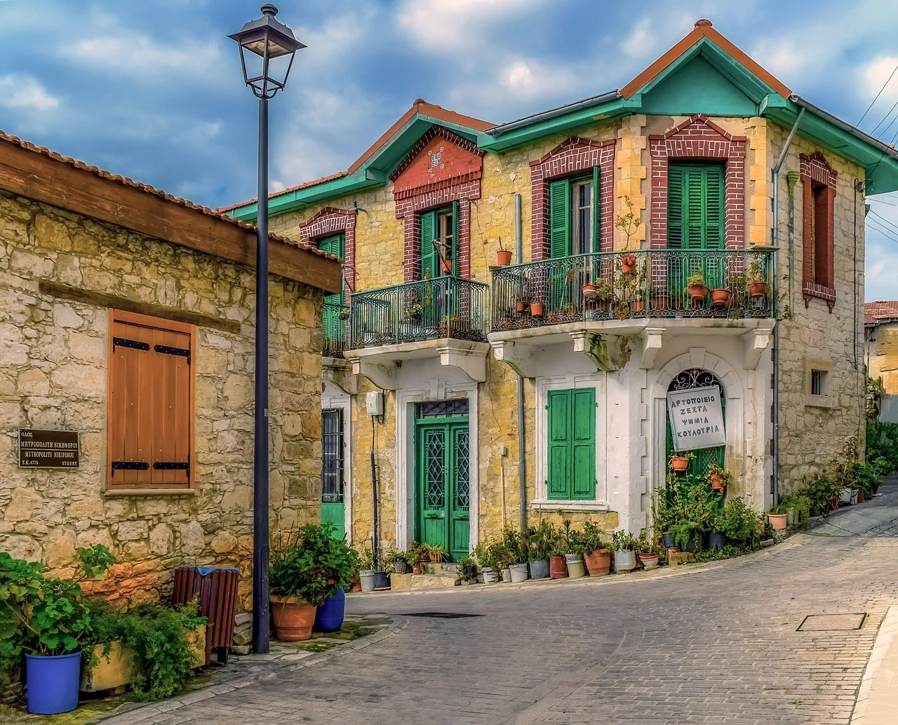 נכסים בקפריסין, השקעות נדל"ן בקפריסין, נדל"ן בקפריסין, דירות להשקעה בקפריסין, בתים למכירה בקפריסין, דירות למכירה בלימסול קפריסין, דירות בפאפוס למכירה, מיסוי נדל"ן בקפריסין, תשואות נדל"ן בקפריסין, תהליך רכישת נכס בקפריסין